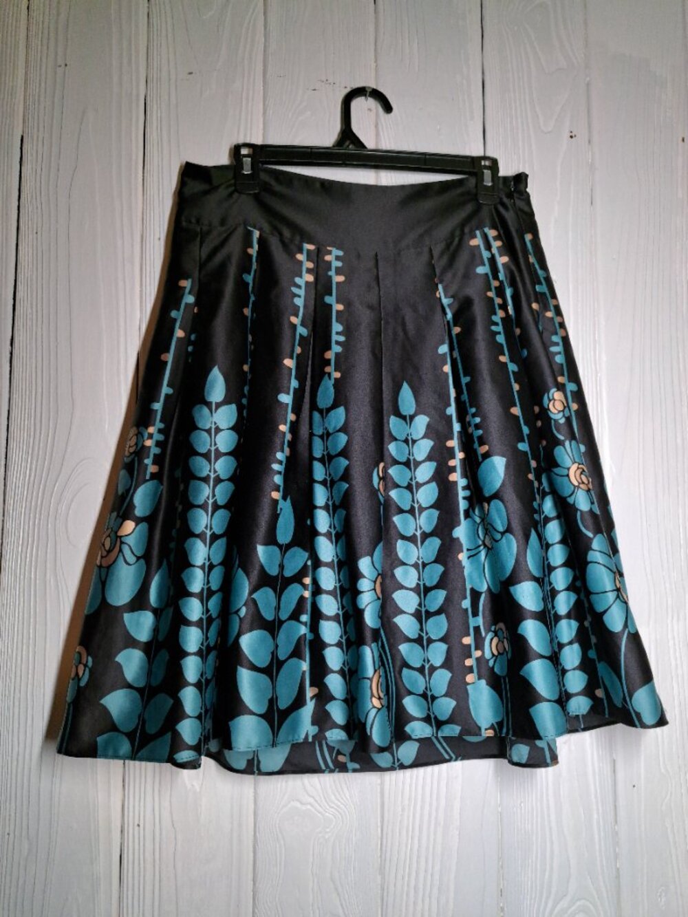 Mossimo Womens Pleated Skirt Sz 4 Black Blue Floral Satin Side Zip